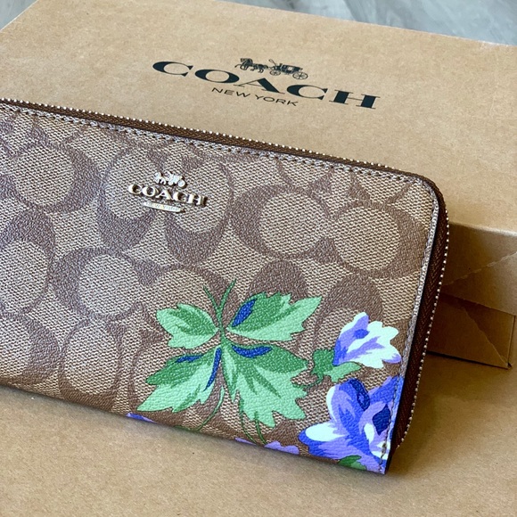 Coach Signature Lily Accordion Zip Wallet - Picture 6 of 7